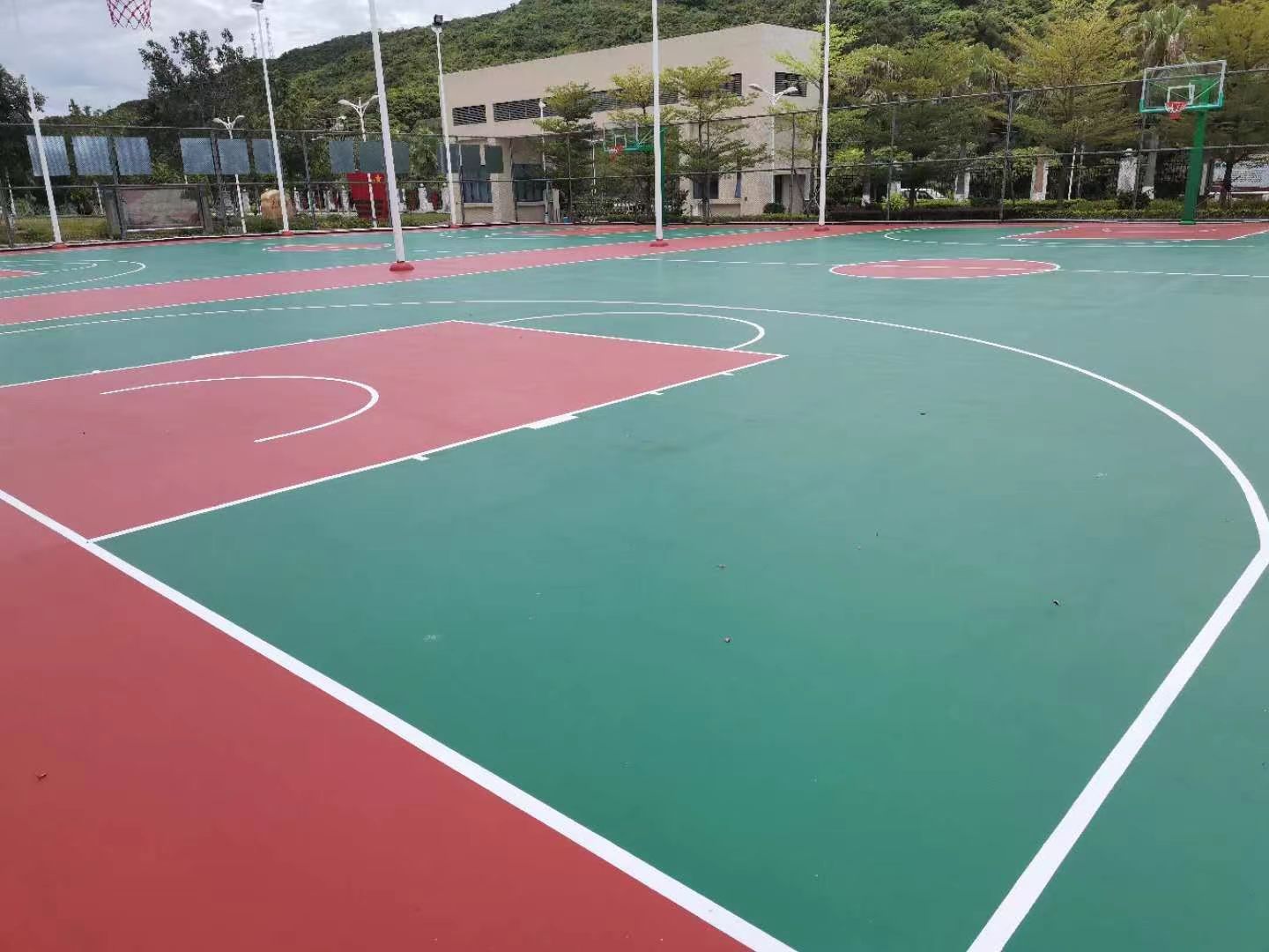 硅pu篮球场造价与选择，2023球友体育厂家报价
