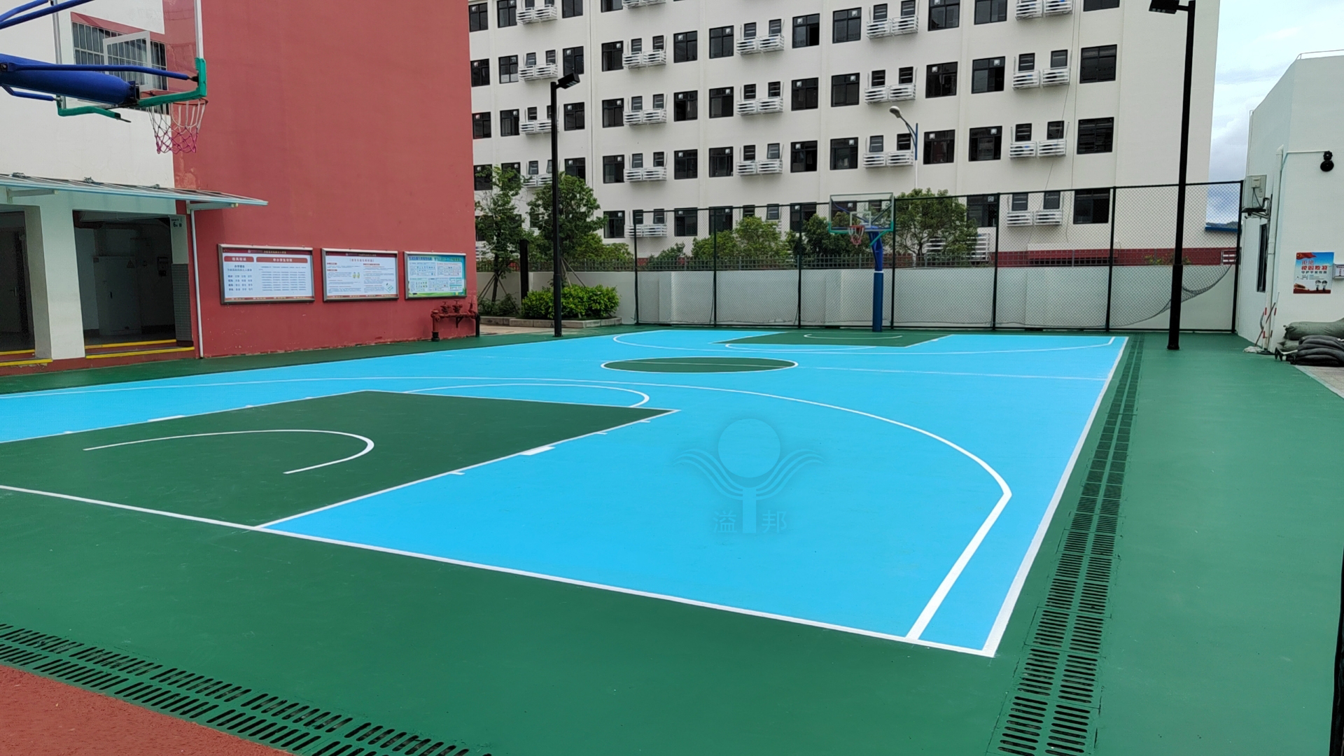 校园篮球场 校园篮球场