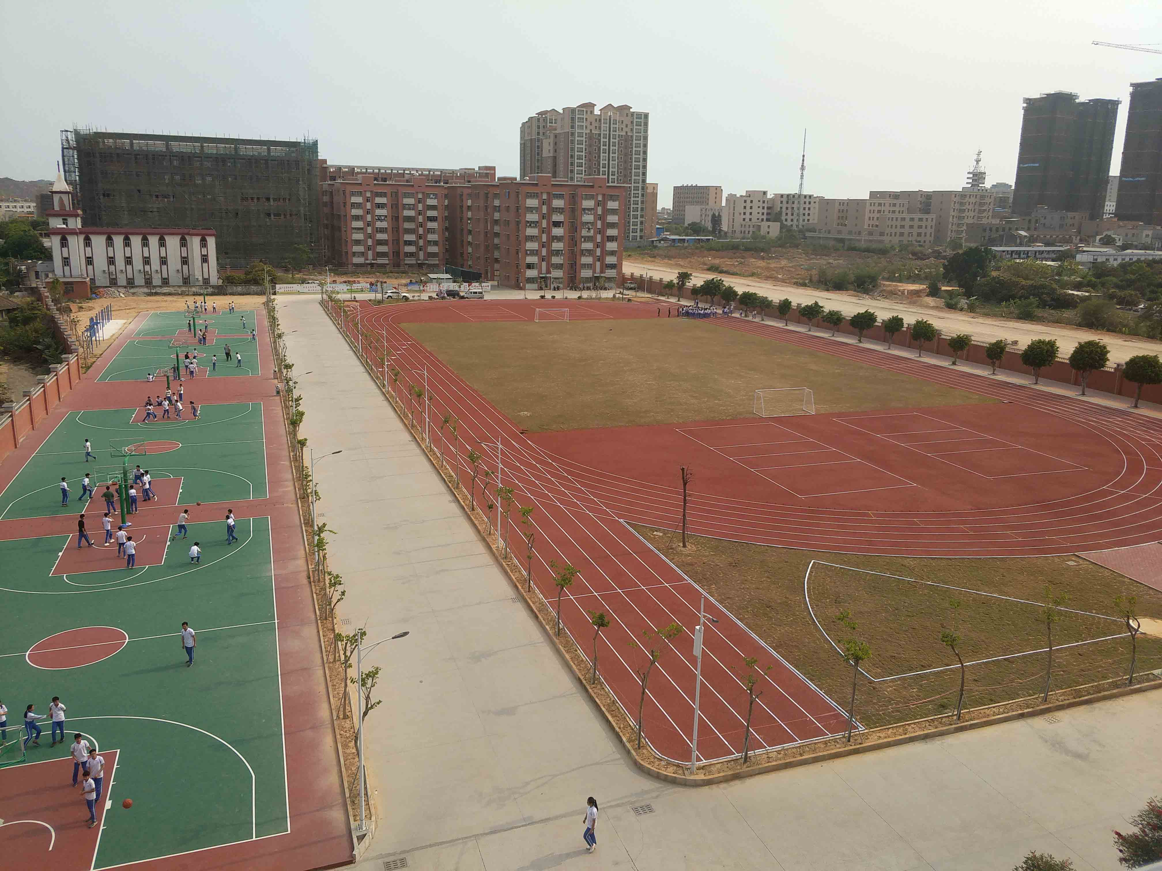 惠来县慈云端实验中学运动场效果图